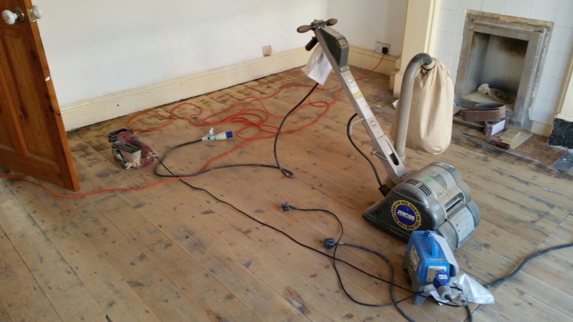 How to paint and varnish wood floors • Turning a House into a Home